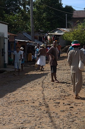 Ambodifotatra : seule la rue principale est goudronnée