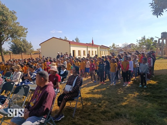 Pose des premières pierres des nouvelles classes
