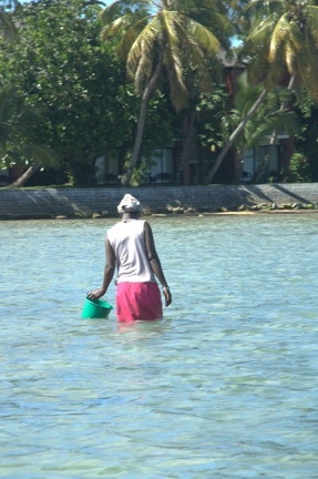 Femme pêchant